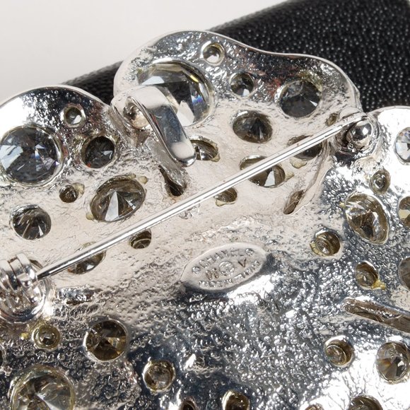 *SOLD* Chanel 2005 Crystal Silver Camellia Brooch - Picture 4 of 4